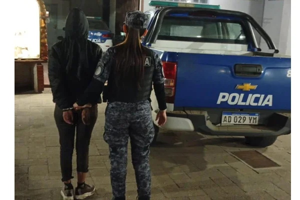 DETENIDA POR AMENAZAR A SU PAREJA CON UNA CUCHILLA