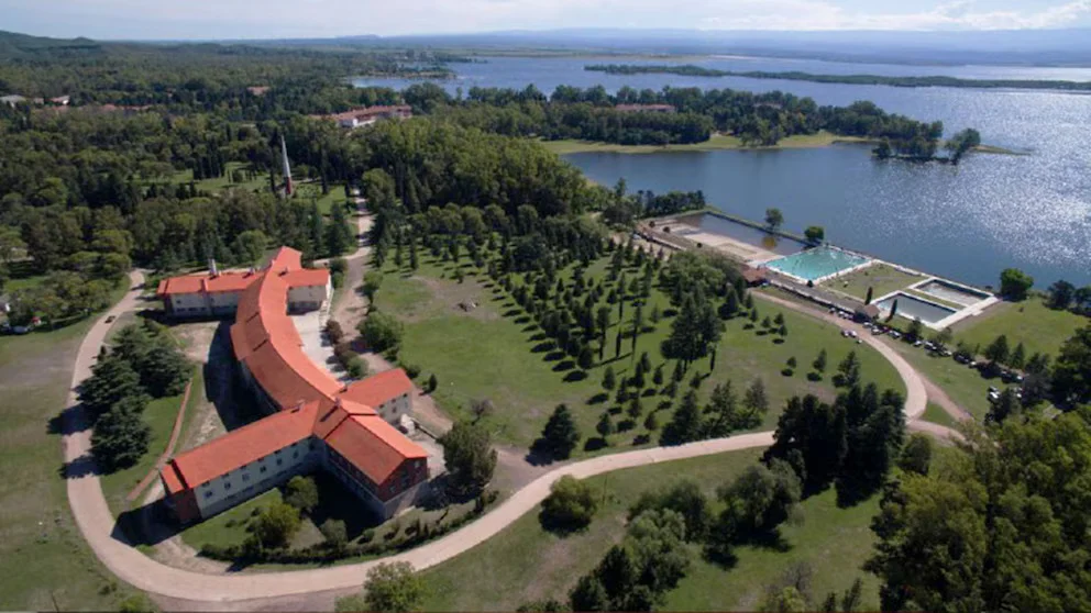HOTELES DE EMBALSE