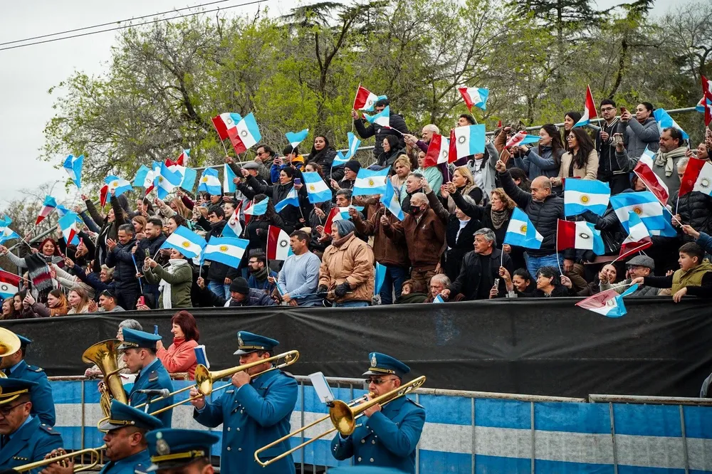 DESFILE EN ALMAFUERTE12345