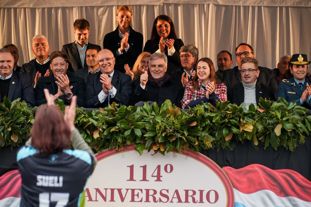 DESFILE EN ALMAFUERTE123