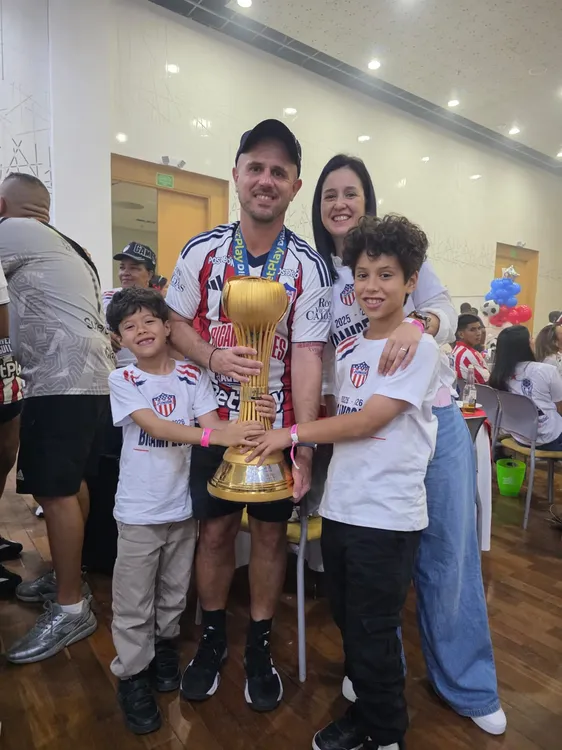 JUAN MANUEL LOPEZ Y FAMILIA
