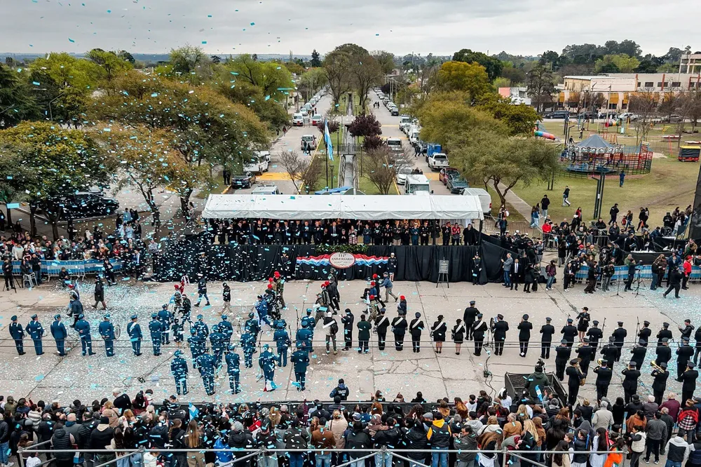 DESFILE EN ALMAFUERTE1