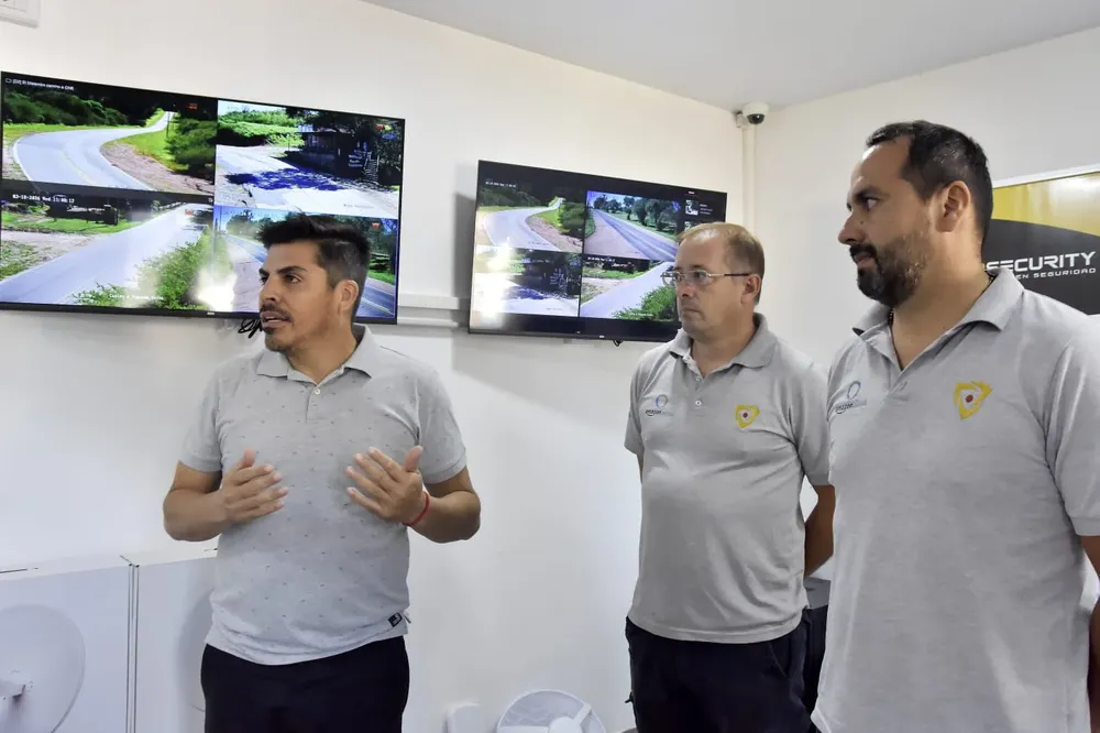 MARIO RIVAROLA INAUGURA CENTRO DE MONITOREO