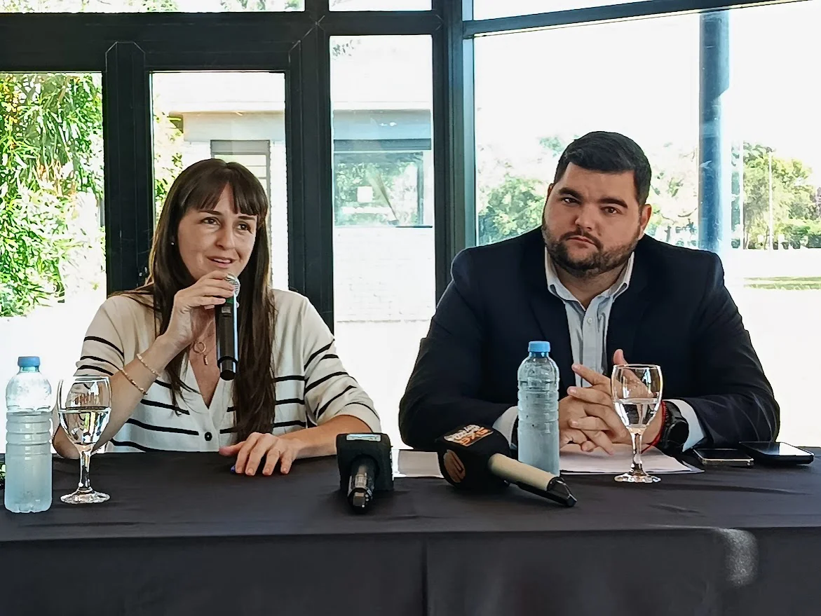 JULI HOMOBONO Y LAUTARO VILLAFAÑE1