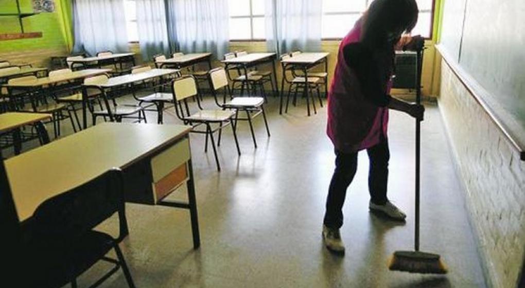 Los auxiliares escolares, a partir de diciembre estarán bajo relación laboral con empresas privadas, así se informó desde la Provincia
